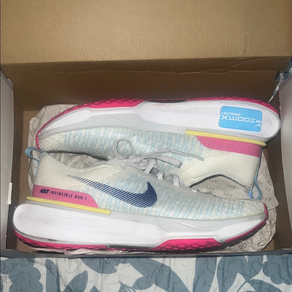 Nike Invincible Run 3 Sneakers - White, Blue, and Pink